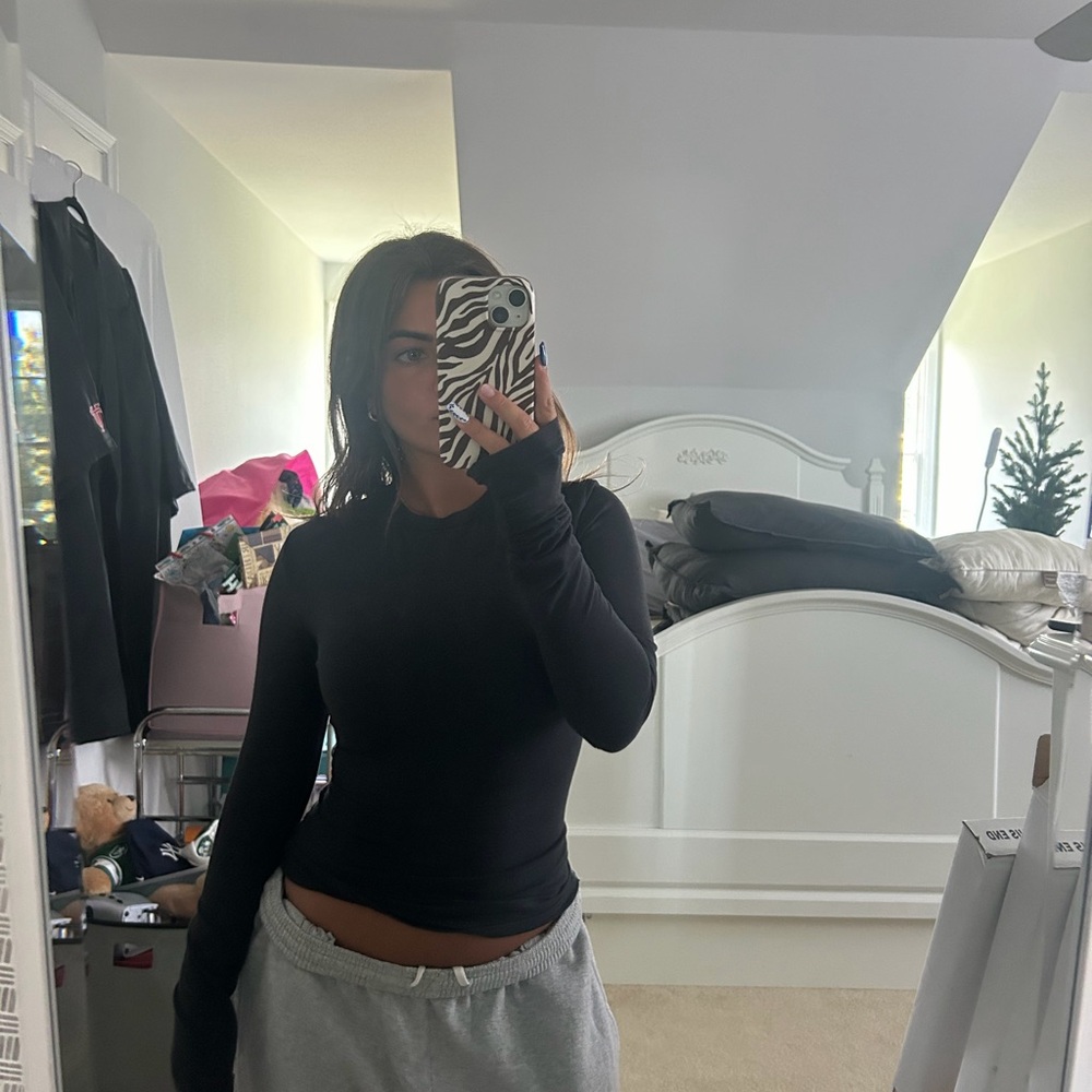 Skims Cotton Jersey Long Sleeve T-Shirt in Soot Size XS